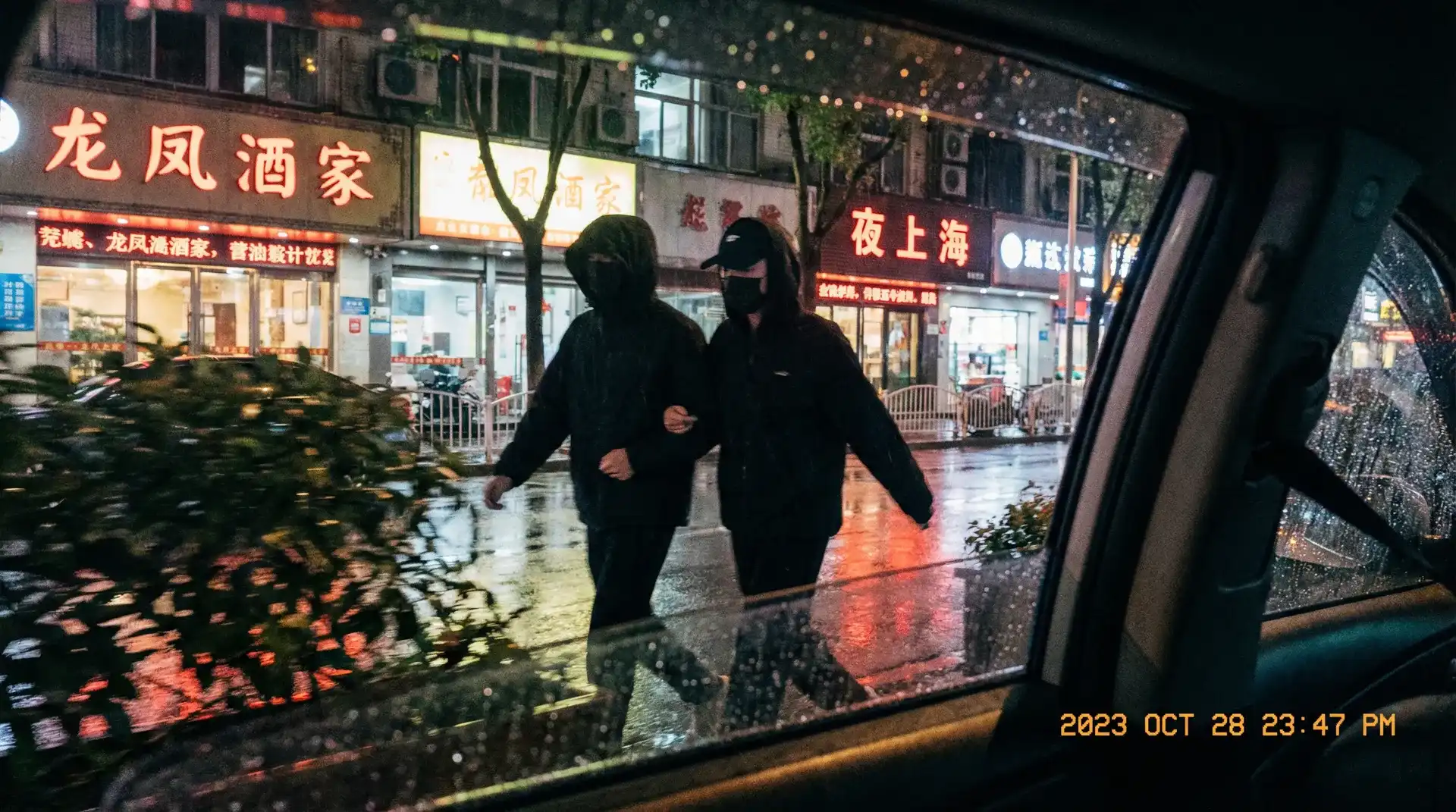同人传媒最新创作与精选视频 - 顶流明星深夜密会现场抓拍照片